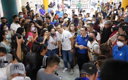<p><strong>COURTESY CALL.</strong> People crowd around Aksyon Demokratiko presidential bet Francisco "Isko Moreno" Domagoso during his courtesy call to Bohol Governor Arthur Yap on Wednesday (April 20, 2022). Domagoso vowed to protect the tourism sector of the province of Bohol. <em>(Photo courtesy of IM Media)</em></p>