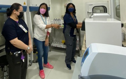<p><strong>MOLECULAR LAB</strong>. Mayor Maria Isabella Climaco-Salazar (center) and Dr. Dulce Amor Miravite, city health officer (left) inspect Wednesday (April 20, 2022) the coronavirus disease 2019 molecular laboratory in Barangay San Roque, Zamboanga City. The facility was built using the city government funds. <em>(Photo courtesy of Zamboanga CIO)</em></p>