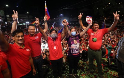 <p><strong>MANILA GRAND RALLY.</strong> Huge crowd welcomes the UniTeam candidates, led by presidential candidate Ferdinand “Bongbong” Marcos Jr. and running mate Davao City Mayor Sara Duterte, during a grand rally in Sampaloc, Manila on Saturday night (April 23, 2022). Surveys showed Marcos and Duterte are the most preferred presidential and vice presidential aspirants in the May 9 polls. <em>(Photo courtesy of HNP Facebook page)</em></p>