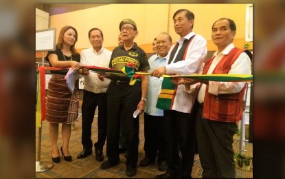 <p><strong>PEACE TALK PARTICIPANTS</strong>. Former President Fidel Ramos (3rd from left) cuts the ribbon for a photo exhibit in Metro Manila about the 1987 peace talks that led to the creation of the Cordillera Administrative Region, in this file photo from 2018. Ramos, who was Chief of Staff of the Armed Forces of the Philippines in 1986, was among those who participated in the peace talks with the local armed group, the Cordillera People's Liberation Army, that led to the laying down of arms of the group of Conrado Balweg. <em>(File PNA photo by Liza T. Agoot)</em></p>