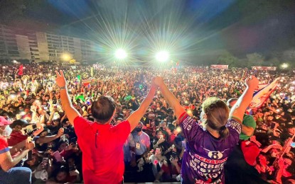 <p>INCOMING ADMIN. UniTeam presidential-vice presidential tandem of former Sen. Ferdinand “Bongbong” Marcos Jr. (left) and Davao City Mayor Sara Duterte thank thousands of supporters during a rally at the Arca South Parking in Taguig City on April 24, 2022. International investment banker Stephen Cuunjieng said a government led by presumptive president Marcos Jr. would need to appoint officials who the various sectors trust. <em>(PNA file photo)</em></p>