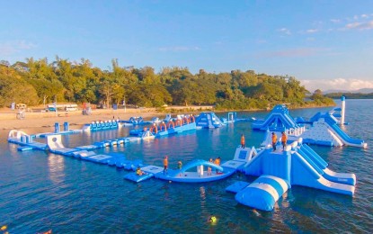 <p><strong>INFLATABLE ISLAND</strong>. The inflatable island at the Paoay Lake Water Park will offer new discounted rates for visitors visiting the attraction in groups. Local officials said the newest destination in the province aims to help accelerate local tourism recovery. <em>(Photo courtesy of Ilocos Norte Tourism)</em></p>