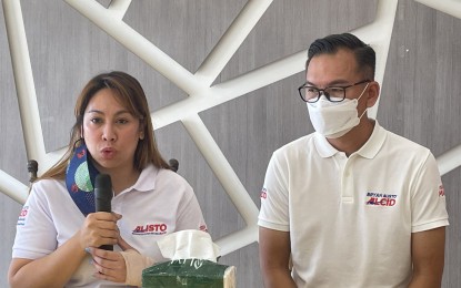 <p><strong>COMMOTION</strong>. Jojami Lei Alcid, the wife of Laoag council candidate Bryan Alcid (right), narrates in a press conference on Tuesday afternoon (April 26, 2022) how the group of former Laoag City mayor Roger Farinas barged into their private property. Jojima and two others were hurt in the commotion. <em>(PNA photo by Leilani Adriano)</em></p>