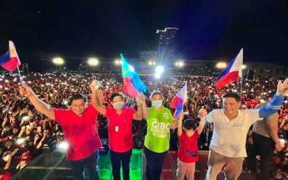 Thousands welcome BBM, Sara in CDO