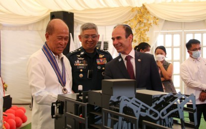 <p><strong>MISSILE SIMULATOR.</strong> Defense Secretary Delfin Lorenzana (left) checks out a model of the SPYDER missile simulator with Israeli Ambassador Ian Fluss (right) and Philippine Air Force chief Lt. Gen. Connor Anthony Canlas Sr. (center) at the acceptance and turnover ceremony held at the Basa Air Base on Tuesday (April 26, 2022). SPYDER is short for the surface-to-air PYthon and DERby mobile-air defense system developed by the Rafael Advanced Defense Systems with assistance from Israel Aerospace Industries.<em> (Photo courtesy of PAF)</em></p>