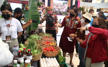 <p><strong>LOCAL FEAST.</strong> The Department of Tourism in Davao Region (DOT-11) showcases starting Wednesday  (April 27, 2022) the culinary history and cultural heritage of the region through a wide array of fresh produce and local dishes. With the theme 'Pagkaing Pilipino, Susi sa Pag-unlad at Pagbabago,' DOT-11 says the four-day event in Davao City aims to reestablish the region as a favorite tourism destination.<em> (Photo by Robinson Niñal)</em></p>