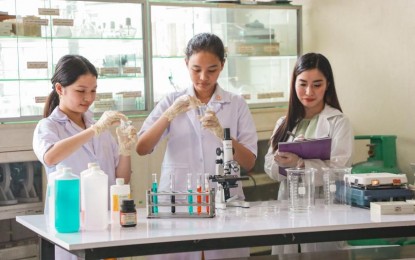 <p><strong>F2F IMMERSION</strong>. Several senior high school students conduct an immersion in a laboratory in this undated photo of the Department of Education (DepEd). The DepEd has supported the reintroduction of work immersion, alongside the progressive expansion of face-to-face classes. <em>(Photo Courtesy: Department of Education)</em></p>