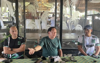 <p><strong>FARINAS CAMP</strong>. Former Laoag mayor Roger Farinas (middle) and sons Raffy and Roger John hold a press conference on Wednesday (April 27, 2022) to present their side on the scuffle with a rival camp. Laoag City is being considered an election area of concern due to reported harassment of rival candidates. <em>(Photo by Leilanie G. Adriano)</em></p>