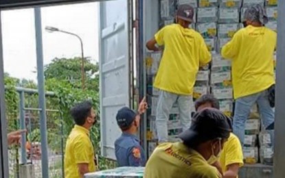 <p><strong>UNLOADING OF BALLOTS</strong>. A policeman keeps watch on the unloading of boxes containing the official ballots for Negros Occidental and Bacolod City at the province’s Food Terminal Market building on North Capitol Road in Bacolod on Thursday (April 28, 2022). More than 1.9 million voters in the province and its capital city will cast their votes during the May 9 national and local elections. <em>(Photo courtesy of NegOcc Security and Safety Division)</em></p>