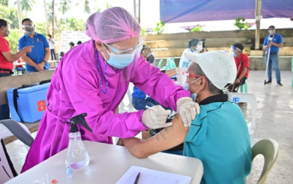 <p><strong>GET BOOSTED.</strong> The city government of Davao calls on residents to get the second booster shots as immunity from vaccines might wane over time. A city health official says Friday (April 29, 2022) the immunocompromised population aged 18 and above will be the first to receive the second booster dose against coronavirus disease 2019.<em> (Photo courtesy of Davao CIO)</em></p>