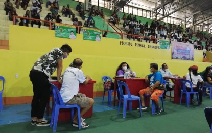 <p><strong>2ND BOOSTER SHOT.</strong> The Integrated Provincial Health Office (IPHO) continues to hold vaccination at the Binirayan Gymnasium in San Jose de Buenavista. Sheree Vego, IPHO Nurse 4, said on Friday (April 29, 2022) they are encouraging immunocompromised individuals to avail of the second booster shot which is currently being rolled out in the province. <em>(PNA photo by Annabel Consuelo J. Petinglay)</em></p>
