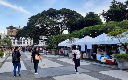 <p><strong>COFFEE BREAK</strong>. Visitors flock to Fort Santiago, Intramuros on the first day of the 2022 Manila Coffee Festival on Friday (April 29, 2022). The event runs until May 1 and will feature more than 30 coffee exhibitors, talks, and live bands. <em>(PNA photo by Joyce Ann L. Rocamora)</em></p>