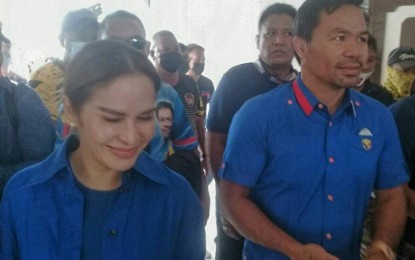 <p><strong>NO TURNING BACK</strong>. Senator and presidential aspirant Emmanuel "Manny" Pacquiao (right) accompanied by his wife, Jinky, arrive Saturday (April 30, 2022) in Zamboanga City for a campaign caravan and dialogue with his supporters. Pacquiao declared that he is not withdrawing from the race for the presidency. <em>(Photo courtesy of Remus Lim Ong)</em></p>