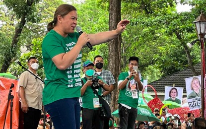 <p>Vice-presidential aspirant Sara Duterte thanks the crowd at the San Nicolas municipal hall on Saturday (April 30, 2022) for their time to meet and listen to her advocacies for the country. (<em>Contributed photo</em>)</p>