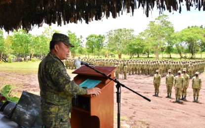 <p><strong>GIVE YOUR BEST.</strong> Maj. Gen. Juvymax Uy, commander of the Army’s 6th Infantry Division (ID), tells 422 newly-graduated Army personnel to practice what they have learned in their four-month training during graduation ceremonies held Sunday (May 1, 2022) at the 6ID Training School in Datu Odin Sinsuat, Maguindanao. The new batch of soldiers will be deployed to various units of the 6ID in Central Mindanao. <em>(Photo courtesy of 6ID)</em></p>