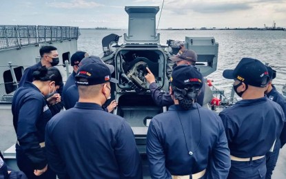 Navy officers train on modern weapons aboard BRP Jose Rizal