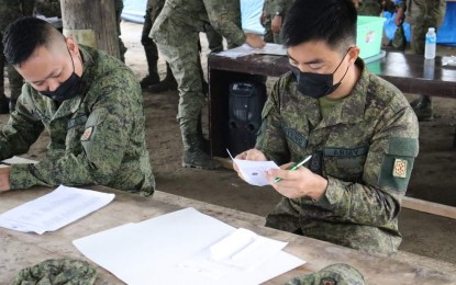 <p><strong>ABSENTEE VOTING</strong>. Soldiers cast their votes at the 78th Infantry Battalion headquarters in Borongan City in Eastern Samar in this April 29, 2022 photo. At least 1,249 soldiers in Eastern Visayas joined the absentee voting from April 27 to 29, 2022. <em>(Photo courtesy of Philippine Army)</em></p>