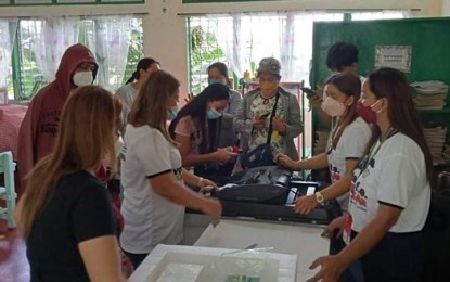 Comelec starts testing, sealing VCMs in Zambo City | Philippine News Agency