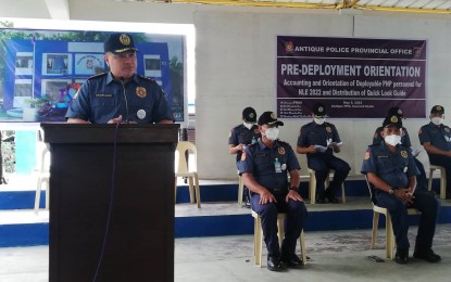 <p><strong>SEND OFF</strong>. Antique Provincial Police Director Col. Alexander Mariano speaks during the pre-deployment of the more than 700 police personnel sent by the Police Regional Office 6 at the Antique Provincial Police Office headquarters in San Jose de Buenavista on Thursday (May 5, 2022). Mariano said the police are expected to perform their duties to serve and protect the ballots as well as the voters who will be performing their sacred right of suffrage during the election. <em>(PNA photo by Annabel Consuelo J. Petinglay)</em></p>