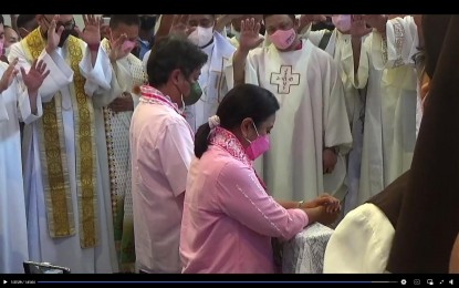 <p><strong>MORAL OBLIGATION</strong>. Vice President Leni Robredo and Senator Kiko Pangilinan were blessed by priests and other members of the clergy when they visited Tondo in April. A priest in Pangasinan on Thursday (May 5, 2022) defended the Catholic Church’s support for Robredo and Pangilinan, saying it is its moral obligation to guide the people in choosing their leaders.<em> (From the San Pablo Apostol Parish Facebook page)</em></p>