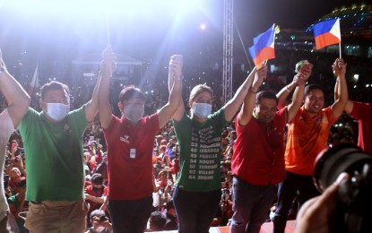 <p><strong>UNITEAM.</strong> Presidential candidate Ferdinand "Bongbong" Marcos Jr. and his running mate Davao City Mayor Sara Z. Duterte along with the UniTeam senatorial slate at the Miting de Avance in Tagum City, Davao del Norte on Thursday (May 5, 2022). The tandem urged Filipinos to protect their votes in Monday's elections. <em>(PNA photo by Robinson Niñal Jr.)</em></p>