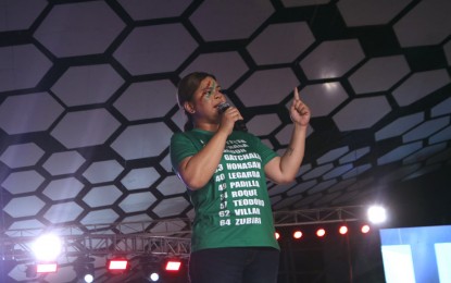 <p><strong>'MITING DE AVANCE'.</strong> Vice presidential candidate Davao City Mayor Sara Z. Duterte speaks at the 'miting de avance' of UniTeam in Tagum City, Davao del Norte. Mayor Sara cautions supporters not to rely too much on surveys, saying ultimate victory can be known only after the May 9 elections. <em>(PNA photo by</em> <em>Robinson Niñal Jr.)</em></p>