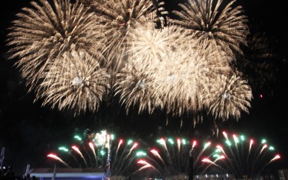 <p>Fireworks display<em> (PNA photo by Avito Dalan)</em></p>