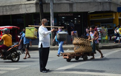 <p><strong>SACRED VOTE.</strong> Local artist Nicolas Aca appeals to passersby not to sell their votes through his street advocacy in Cagayan de Oro on Saturday (May 7, 2022). He laments qualified candidates won’t win because they don’t have enough funds to run their campaign. <em>(PNA photo by Jigger Jerusalem)</em></p>