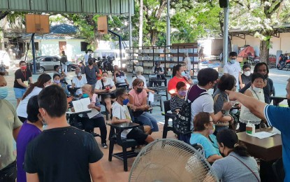 <p><strong>EARLY BIRDS.</strong> Senior citizens are among those at the basketball court waiting area before casting their votes at Claro M. Recto High School in Sampaloc, Manila on Monday (May 9, 2022). The elderly and persons with disabilities have priority lanes. <em>(PNA photo by Maritz Moaje)</em></p>