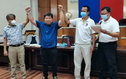 <p><strong>NEW TERM</strong>. Dumaguete City Mayor Felipe Antonio Remollo (second from left) gets another term in office after winning in Monday's elections. The city board of canvassers proclaimed Remollo around 4 a.m. on Tuesday (May 10, 2022) at the city session hall. <em>(Photo by Judy Flores Partlow)</em></p>