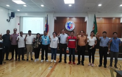<p><strong>WINNERS</strong>. Winning provincial candidates in the province of Antique do a thumbs up for "One Antique" before their proclamation at the Legislative Building in San Jose de Buenavista on Tuesday (May 10, 2022). Antique Provincial Board of Canvassers chairperson Provincial Election Supervisor Wil Arceño said they proclaimed the winners despite some glitches on the vote counting machines and difficulty in the transmission of results from far-flung areas in the province.<em>(PNA photo by Annabel Consuelo J. Petinglay)</em></p>