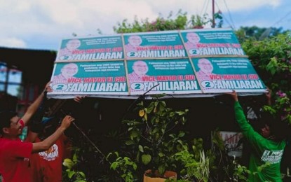 <p><strong>‘OPLAN KAKAS’</strong>. Personnel deployed by reelected Bacolod City Vice Mayor El Cid Familiaran start removing his posters on Wednesday (May 11, 2022). On Thursday (May 12), outgoing Mayor Evelio Leonardia said he has formed a body for the immediate removal of campaign materials installed by candidates during the campaign period. <em>(Photo from Vice Mayor El Cid M. Familiaran Facebook page)</em></p>