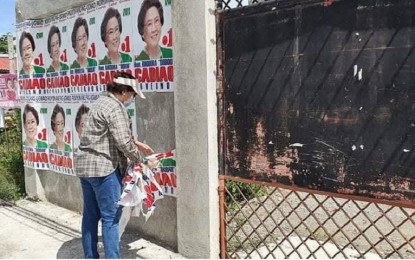 <p><br /><strong>CLEANING TIME</strong>. Antique reelected Governor Rhodora Cadiao removes the posters placed on the private property of her supporter in Barangay Odiong, Sibalom on May 11, 2022. Antique Provincial Election Supervisor Wil Arceño on Thursday (May 12) urged other candidates and their supporters to take down their campaign materials. <em>(Photo courtesy of Antique PIO)</em></p>