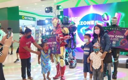 <p><strong>BIGGER MALL</strong>. Children and their parents visit the newly-opened third level of the SM City Urdaneta Central on Friday (May 13, 2022). The expansion generated over 800 jobs for Pangasinenses. <em>(Photo by Hilda Austria)</em></p>
