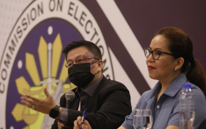 <p>Commission on Elections acting spokesperson, Director John Rex Laudiangco (left), and Commissioner Aimee Ferolino <em>(PNA photo by Avito Dalan)</em></p>
<p> </p>