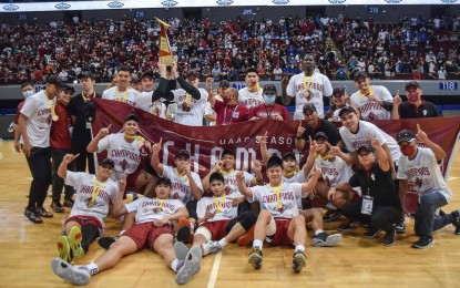 <p><strong>CHAMPIONS AGAIN</strong>. The UP Fighting Maroons celebrate after winning their first UAAP title since 1986. The Maroons beat the Ateneo Blue Eagles, 72-69, in the final game of the season at the Mall of Asia Arena in Pasay on Friday night (May 13, 2022). <em>(Photo courtesy of the UAAP Season 84 Media Team)</em></p>