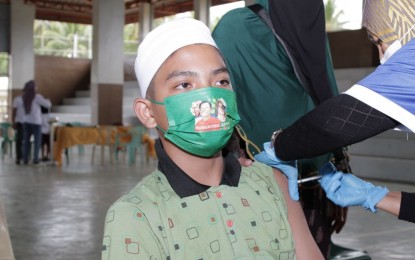 <p><strong>GET PROTECTED.</strong> A child gets the first dose of the coronavirus disease 2019 vaccine as the Ministry of Health in the Bangsamoro Autonomous Region in Muslim Mindanao begins the 5-day special vaccination days in Maguindanao and Lanao del Sur provinces on Monday (May 16, 2022). In Lanao del Sur, health and police authorities have imposed a 'no vaccination, no travel' policy among residents. <em>(Photo courtesy of MOH-BARMM)</em></p>