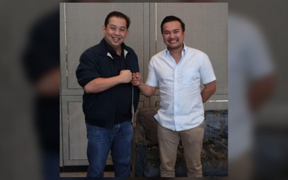 <p><strong>SPEAKERSHIP.</strong> Speaker Lord Allan Velasco endorses House Majority Leader and Leyte Rep. Martin Romualdez as Speaker of the 19th Congress during their lunch meeting at Shangri-La The Fort in Taguig City on Tuesday (May 17, 2022). Velasco thanked Romualdez for helping him shepherd the House in the outgoing 18th Congress. <em>(Photo courtesy of Romualdez' office)</em></p>