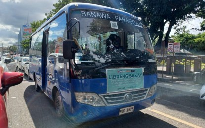 <p><strong>FREE RIDE IN CEBU</strong>. A modern jeepney plying the Cebu City uptown route through the "Libreng Sakay" program. LTFRB-7 regional director Eduardo Montealto Jr. on Friday (May 20, 2022) said more routes are added to the province's free ride scheme, this time servicing commuters going to Cebu's southern and northern towns. <em>(PNA photo by John Rey Saavedra)</em></p>