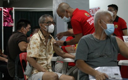 <p><strong>VULNERABLE SECTOR.</strong> The San Juan City government starts administering second booster shots for medical front-liners and senior citizens at the V-Mall in Greenhills, San Juan City on Friday (May 20, 2022). Health authorities strongly advise availing of booster shots as the efficacy of primary doses and first booster wane over time. <em>(PNA photo by Joey O. Razon)</em></p>