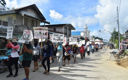 <p><strong>ANTI-NPA</strong>. Residents of Las Navas, Northern Samar join a rally on May 19, 2022 condemning the New People's Army (NPA). The support from communities has raised the confidence of the Philippine Army to clear some Northern Samar villages from the influence of the communist terrorist group.<em> (Photo courtesy of Philippine Army)</em></p>