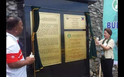 <p><strong>DAM PROJECT</strong>. National Irrigation Administration (NIA) administrator Ricardo Visaya (left), and Bulacan 3rd District Representative Lorna Silverio, lead the inauguration of the Bulo Dam on Friday (May 20, 2022) in the village of Kalawakan in Doña Remedios Trinidad, Bulacan. The dam will provide irrigation service to 570 hectares of agricultural lands in Doña Remedios Trinidad and San Miguel towns. <em>(PNA photo by Manny Balbin) </em></p>