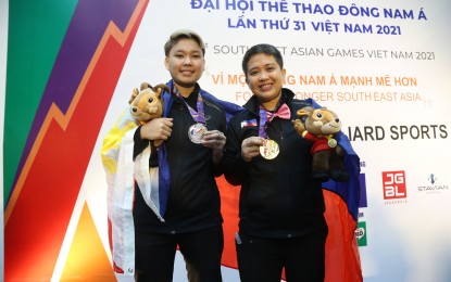 <p><strong>ALL-FILIPINO.</strong> Rubilen Amit (right) bags her second gold in the 31st Southeast Asian Games in Vietnam at the expense of Chezka Centeno in the women's 10-ball on Saturday (May 21, 2022). Amit also took the 9-ball singles gold earlier this week. <em>(Photo courtesy of PSC-POC)</em></p>