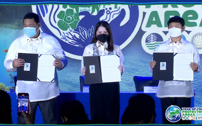 <p><strong>PROTECTED AREAS</strong>. Acting Environmental Secretary Jim Sampulna (left) leads a joint declaration with Tourism Secretary Bernadette-Romulo Puyat (center) and Department of Interior and Local Government Secretary Eduardo Año to ensure the conservation of "protected areas" in the country on Monday (May 23, 2022). They made the declaration in celebration of the year for protected areas. <em>(Screengrab)</em></p>