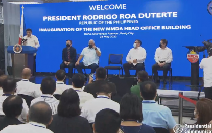 <p><strong>NEW HEAD OFFICE</strong>. President Rodrigo Roa Duterte leads the inauguration of the new Metropolitan Manila Development Authority (MMDA) Head Office Building in Barangay Ugong, Pasig City on Monday (May 23, 2022). Duterte enjoined the private and public sectors to invest in safer and responsive infrastructure as these provide a foundation for a strong economy. <em>(Screengrab from RTVM)</em></p>