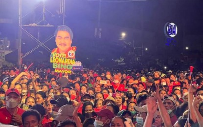 <div dir="auto"><strong>ELECTION PROTEST.</strong> The crowd supporting Bacolod City Mayor Evelio Leonardia during the Grupo Progreso's miting de avance at the Reclamation Area on May 7, 2022. Leonardia’s spokesperson Chris Sorongon on Tuesday (May 24, 2022) said the incumbent mayor has filed election protest to contest his defeat to former congressman Alfredo Benitez due to alleged rampant vote-buying.<em> (Photo courtesy of Evelio "Bing" Leonardia Facebook page)</em></div>