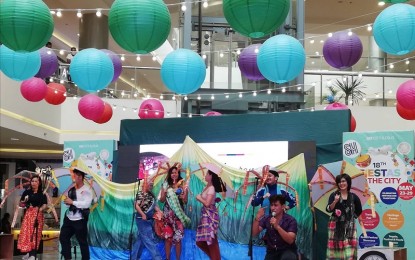 <p><strong>ANTIQUE DAY.</strong> The Teatro Tubigon performs a musical play during the “Fiestas in the City: Antique Day” at a mall in Iloilo City on Friday (May 27, 2022). The province showcased its food, culture, and destinations to lure tourists. <em>(PNA photo by Annabel Consuelo J. Petinglay)</em></p>