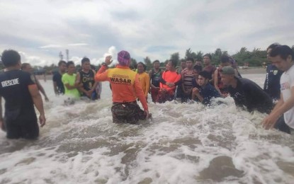 <p><strong>WASAR</strong>. Responders from the municipality of Calinog, Iloilo train on water search and rescue in preparation for the opening of the Jalaur River Multipurpose Project II and other big events such as major flooding on May 27-29, 2022 in Oton, Iloilo. The dam project is expected to be completed in December 2023.<em> (Photo courtesy of Calinog MDDRMO FB page)</em></p>