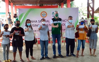 <p><strong>HOUSING AID</strong>. Negros Occidental Governor Eugenio Jose Lacson (4th from right), Kabankalan City Mayor Pedro Zayco (3rd from right) and 6th District Board Member Jeffrey Tubola (4th from left) pose with some of the recipients of the NHA’s Special Emergency Housing Assistance Program, who received PHP5,000 each during the payout in the city on Monday (May 30, 2022). The beneficiaries included some 7,234 residents affected by Typhoon Odette last December. <em>(Photo courtesy of PIO Negros Occidental)</em></p>