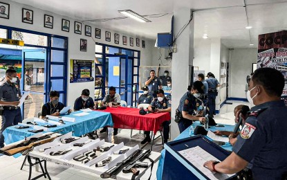<p><strong>SURRENDERED GUNS.</strong> The Cagayan de Oro City Police Office presents 18 of 42 different types of unlicensed firearms surrendered to the different police stations in the city this month. The campaign is part of the “gun for rice” initiative, in which gun surrenderers get 25 kilos of rice for every firearm they turned over.<em> (Photo courtesy of COCPO)</em></p>